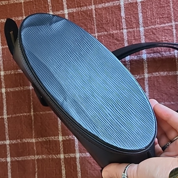 EUC vintage Louis Vuitton shoulder bag - Picture 13 of 16